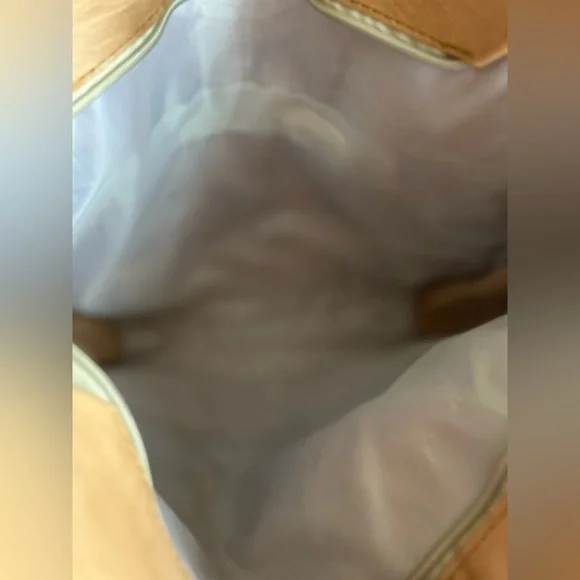 Tooled leather shoulder bag - Picture 8 of 14